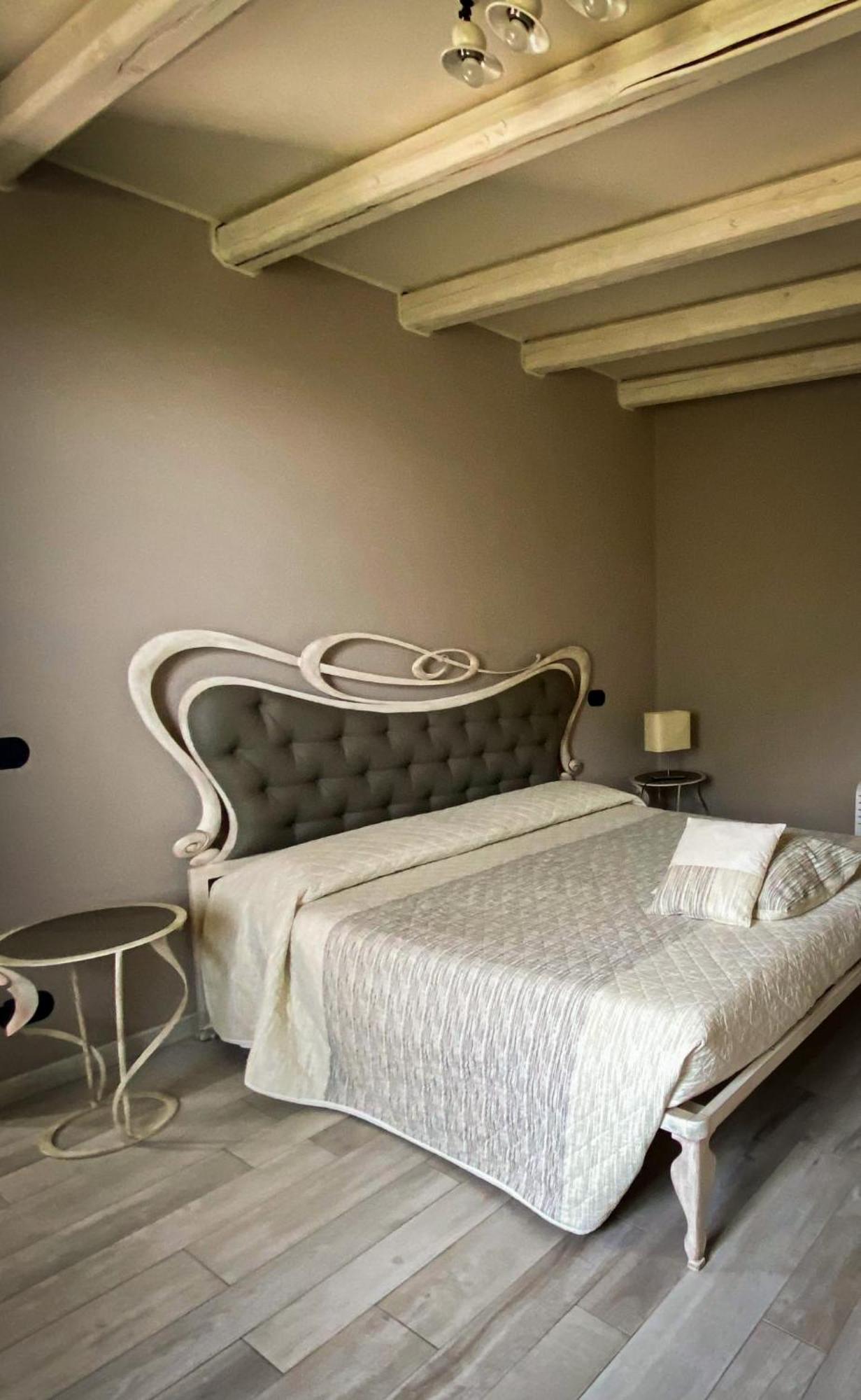 Casale Raffaello B&B Como Albese Con Cassano 外观 照片