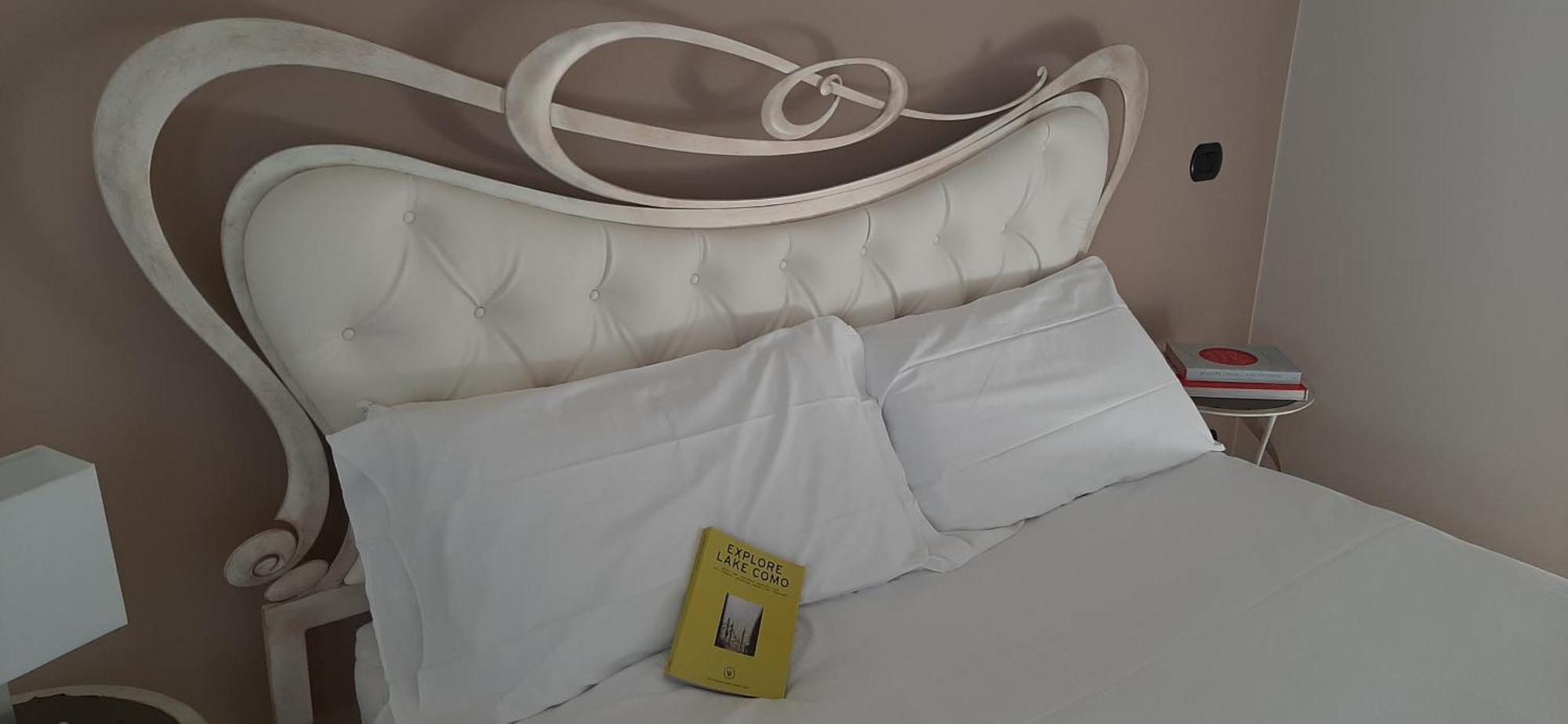 Casale Raffaello B&B Como Albese Con Cassano 外观 照片