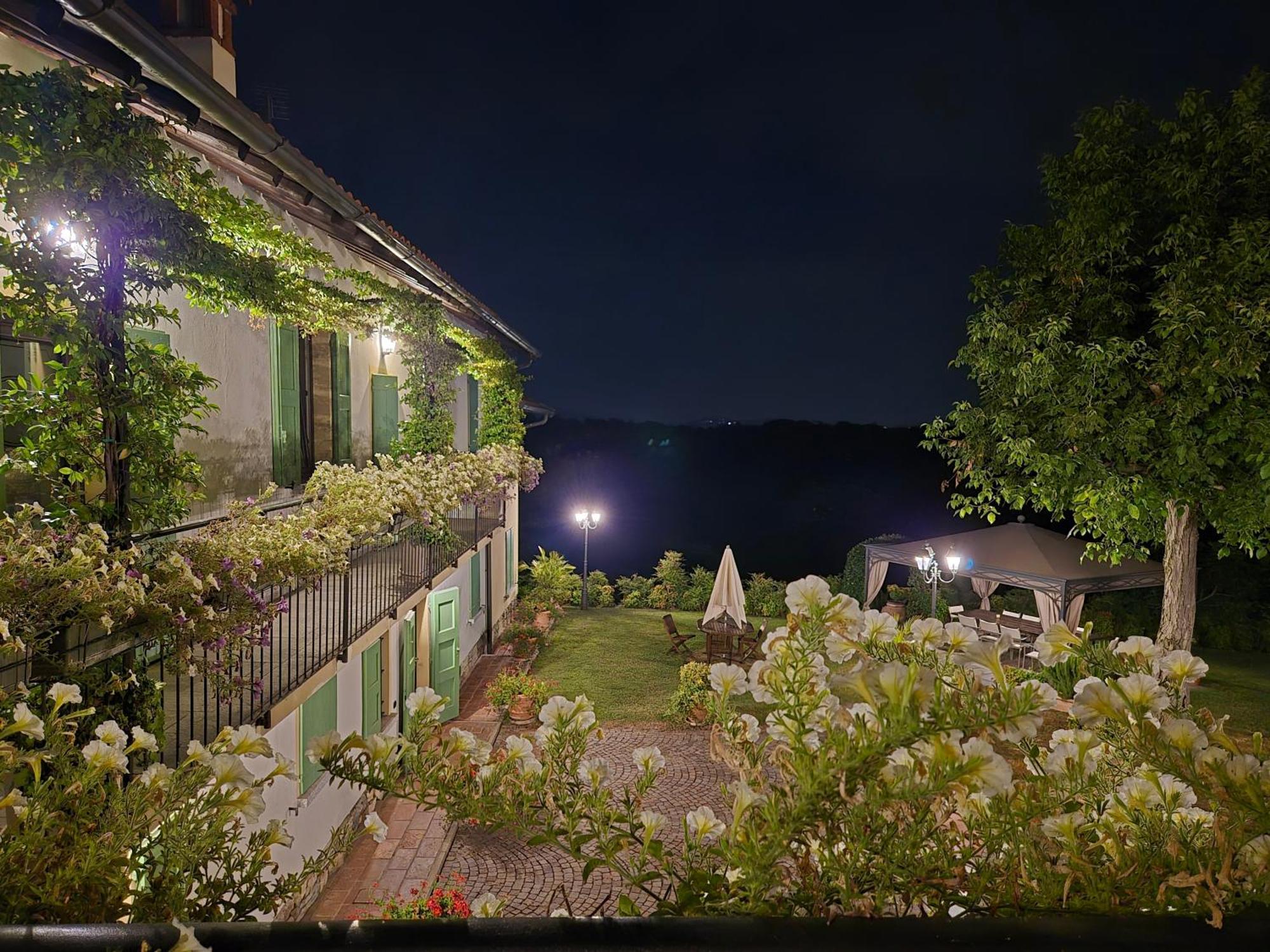 Casale Raffaello B&B Como Albese Con Cassano 外观 照片