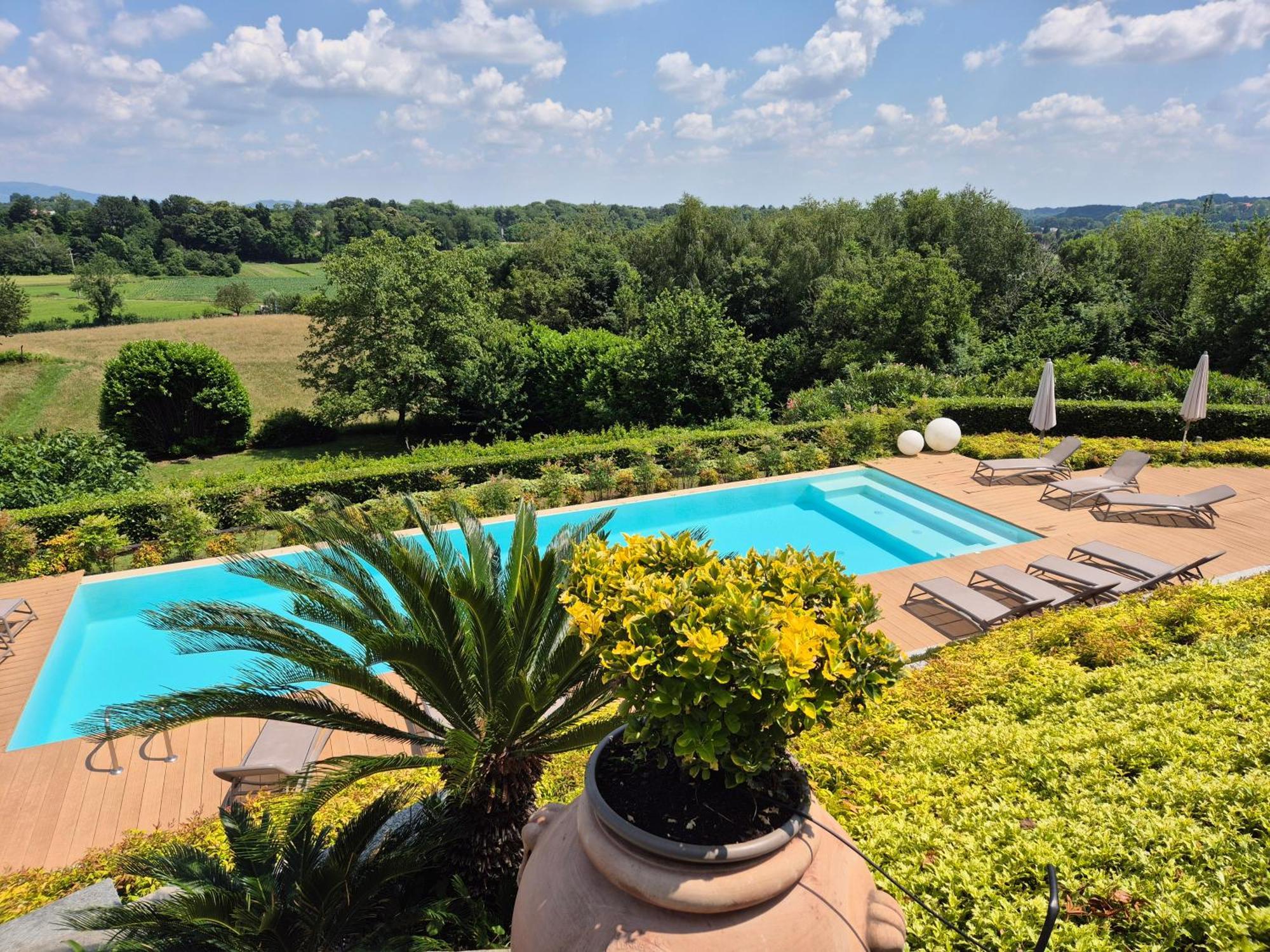 Casale Raffaello B&B Como Albese Con Cassano 外观 照片