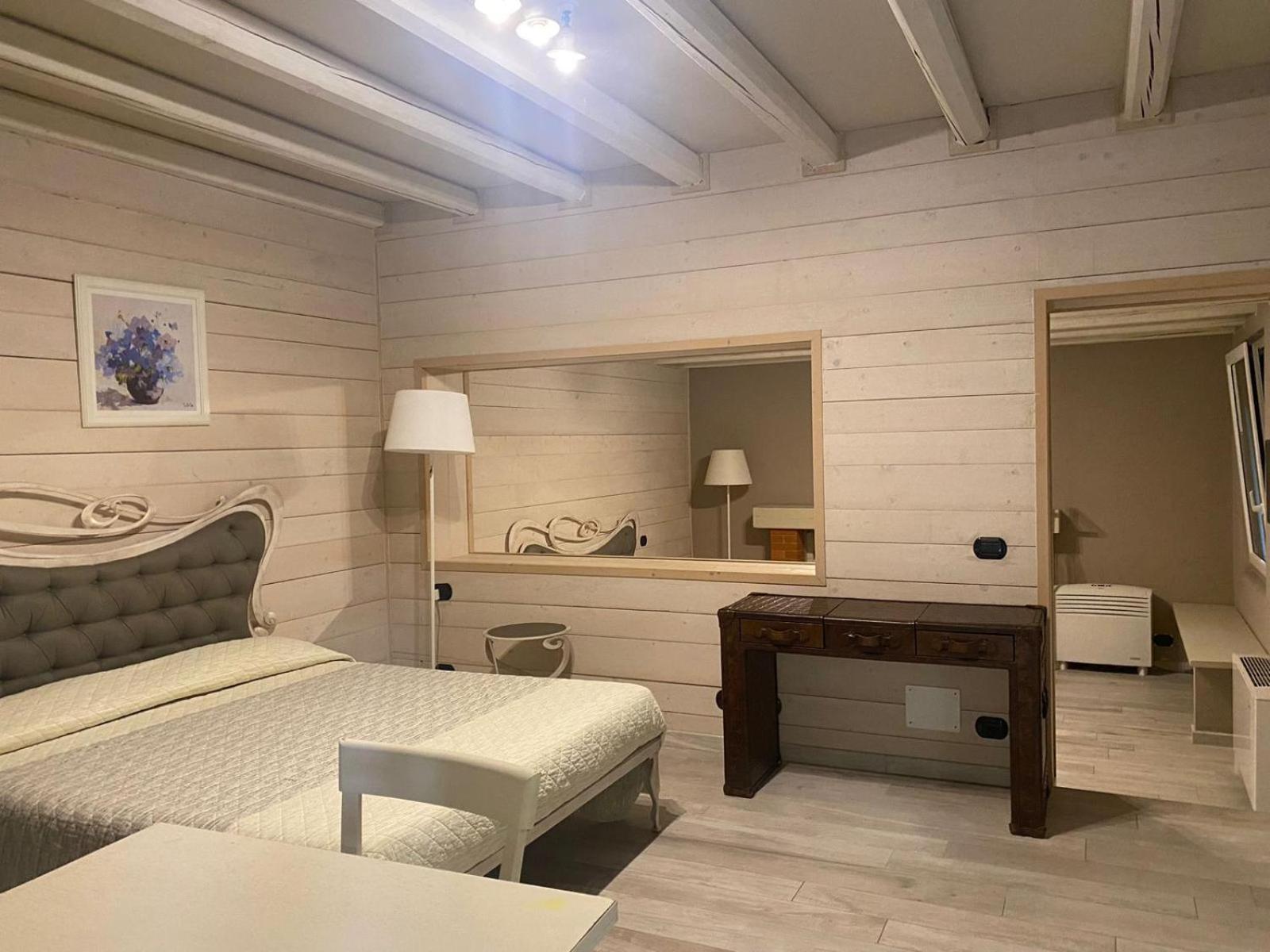 Casale Raffaello B&B Como Albese Con Cassano 外观 照片
